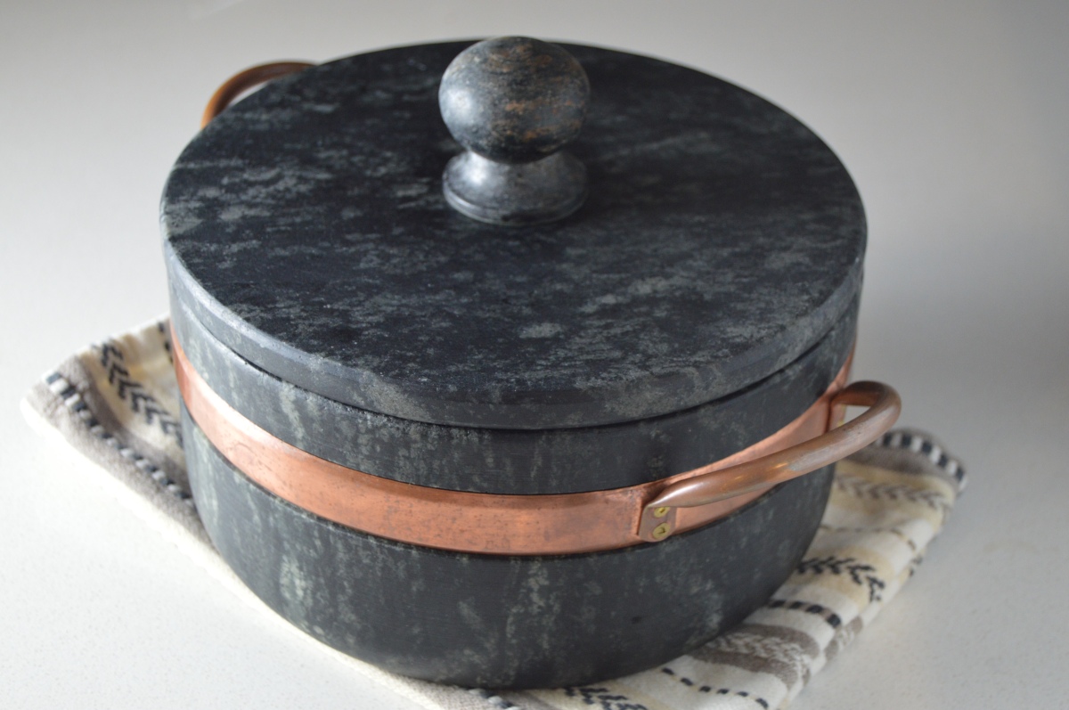 Soapstone Cookware Pots with Soapstone Lid - Rounded Sides