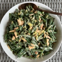 Lemony Green Beans with Toasted Almonds (plant-based)